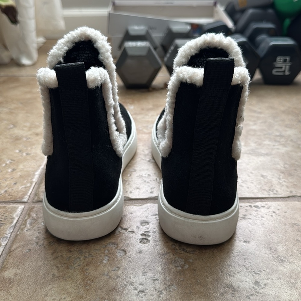 Lucky Brand Kachai Chelsea Boot Black Suede White Faux Shearling Fur Size 7 NEW - Picture 8 of 11